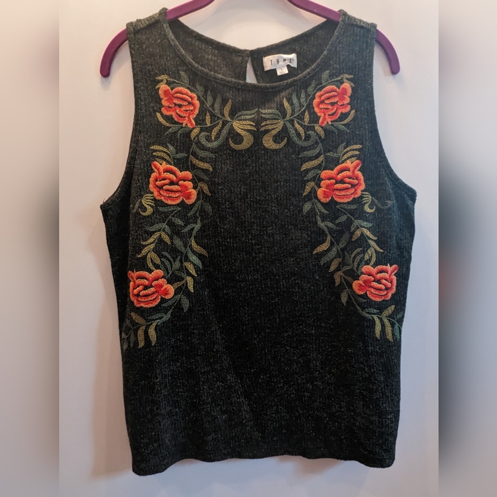 Knit Ladies Sleeveless top with Embroidered Roses L